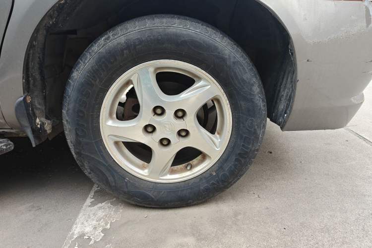 Used FORTHING Lingzhi 2014 M3 1.6L 7-Seater Comfort Model Right Front Wheel Hub