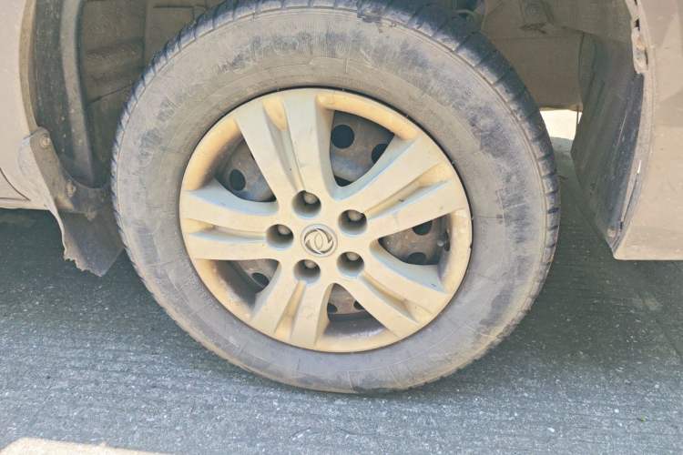 Used FORTHING Lingzhi 2014 M3 1.6L 7-Seater Comfort Model Right Front Wheel Hub