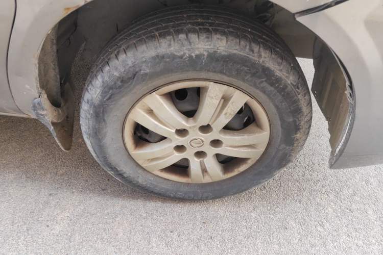 Used FORTHING Lingzhi 2014 M3 1.6L 7-Seater Comfort Model Right Front Wheel Hub
