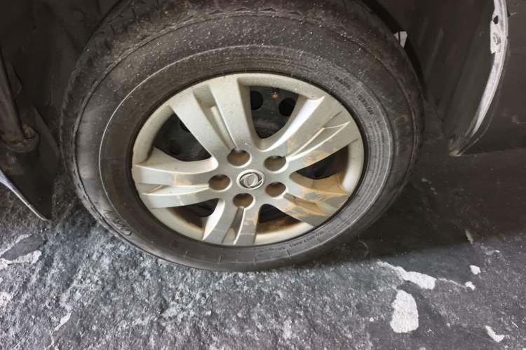 Used FORTHING Lingzhi 2014 M3 1.6L 7-Seater Comfort Model Right Front Wheel Hub
