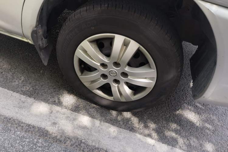 Used FORTHING Lingzhi 2014 V3 1.5L 7-Seater Standard Model II Right Front Wheel Hub