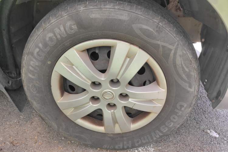 Used FORTHING Lingzhi 2014 M3 1.6L 7-Seater Comfort Model Right Front Wheel Hub
