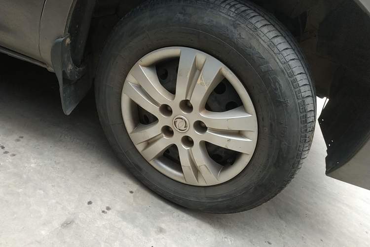 Used FORTHING Lingzhi 2014 M3 1.6L 7-seater Standard Model Right Front Wheel Hub