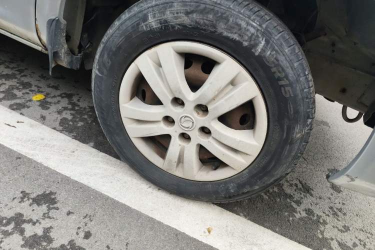 Used FORTHING Lingzhi 2014 V3 1.5L 7-Seater Comfort Model Right Front Wheel Hub