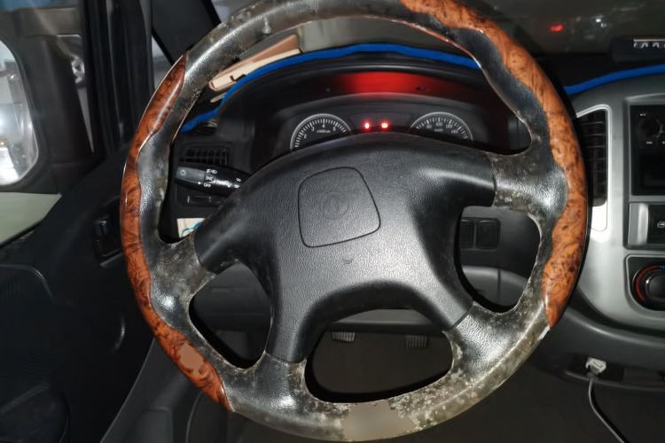 Used FORTHING Lingzhi 2014 M3 1.6L 7-Seater Comfort Model Steering Wheel