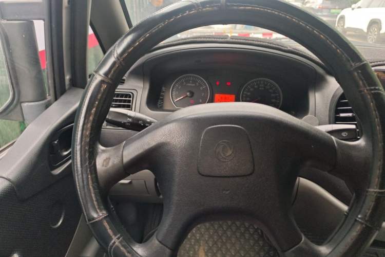Used FORTHING Lingzhi 2014 V3 1.5L 7-Seater Comfort Model Steering Wheel