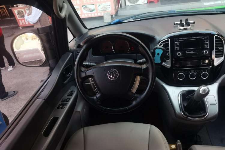 Used FORTHING Lingzhi 2014 M5 Q3 2.0L 7-seat Long-Wheelbase Comfort Version Steering Wheel