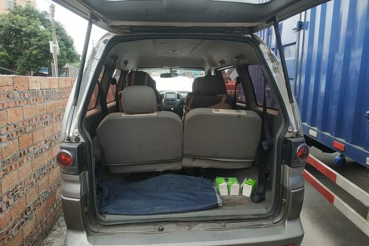 Used FORTHING Lingzhi 2014 M3 1.6L 7-seater Standard Model Trunk