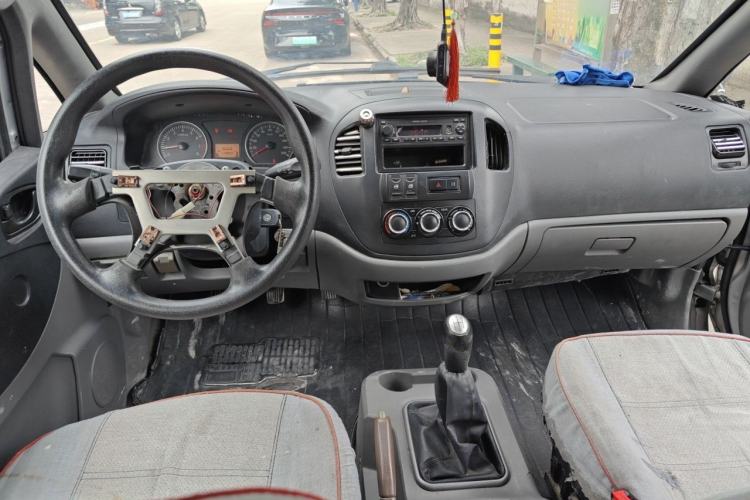 Used FORTHING Lingzhi 2014 M3 1.6L 7-Seater Comfort Model Center Console