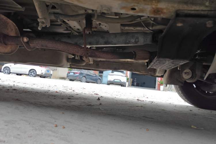 Used FORTHING Lingzhi 2014 M3 1.6L 7-Seater Comfort Model Chassis Front Right
