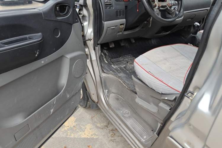 Used FORTHING Lingzhi 2014 M3 1.6L 7-Seater Comfort Model Driver Seat