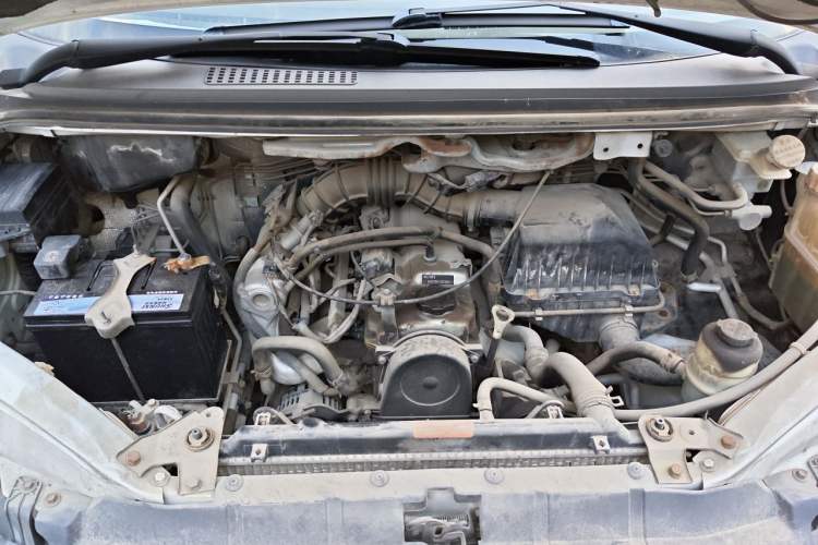 Used FORTHING Lingzhi 2014 M3 1.6L 7-Seater Luxury Model Engine Bay