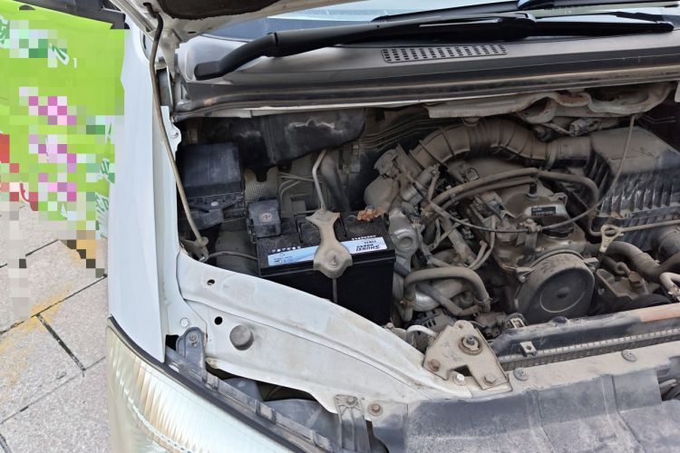 Used FORTHING Lingzhi 2014 M3 1.6L 7-Seater Luxury Model Engine Bay Right