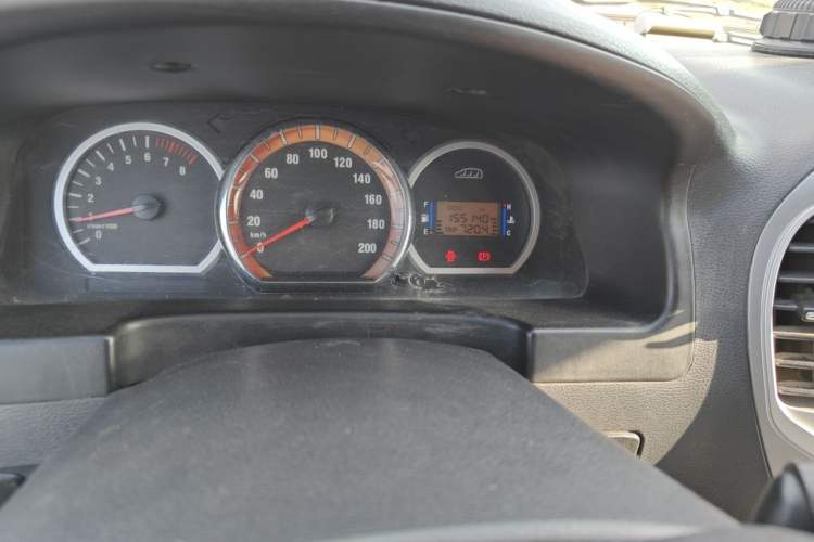 Used FORTHING Lingzhi 2014 M5 Q7 2.0L 7-seat Long-wheelbase Comfort Version Odometer Close Up