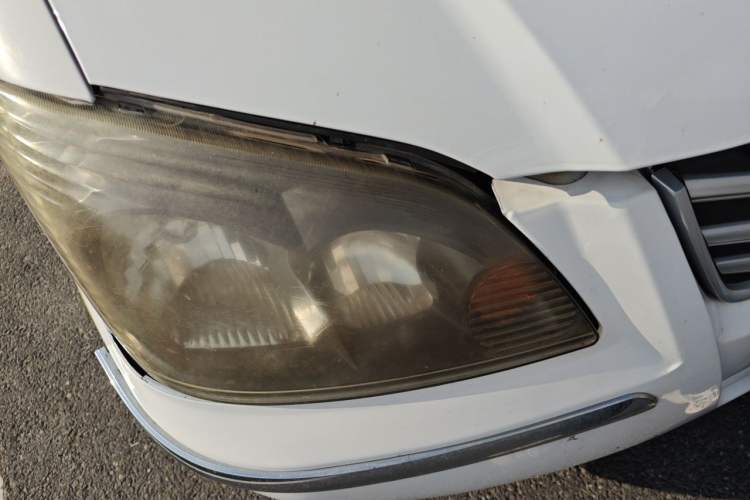 Used FORTHING Lingzhi 2014 M5 Q7 2.0L 7-seat Long-wheelbase Comfort Version Right Front Headlight
