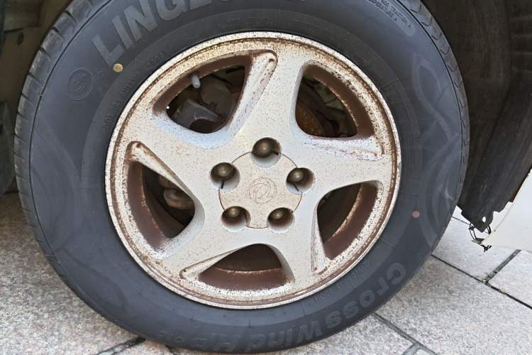 Used FORTHING Lingzhi 2014 M3 1.6L 7-Seater Luxury Model Right Front Wheel Hub
