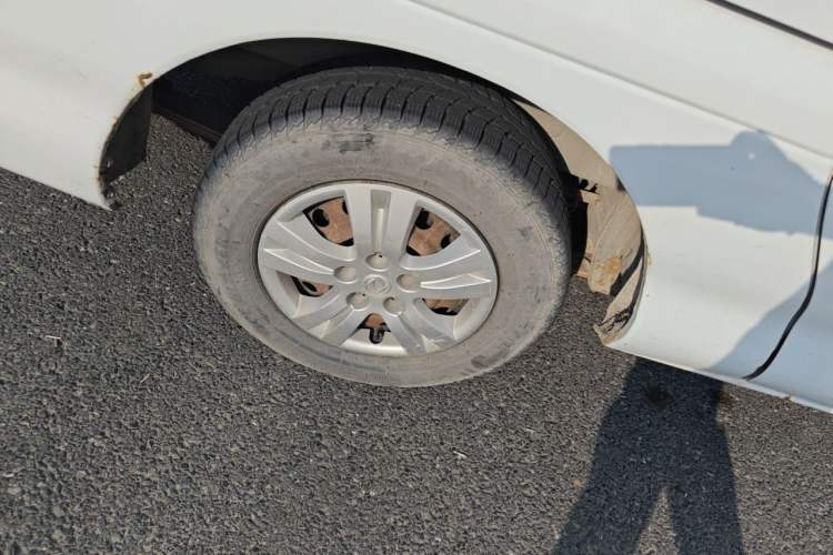 Used FORTHING Lingzhi 2014 M5 Q7 2.0L 7-seat Long-wheelbase Comfort Version Right Front Wheel Hub