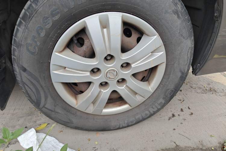 Used FORTHING Lingzhi 2014 M3 1.6L 7-Seater Comfort Model Right Front Wheel Hub