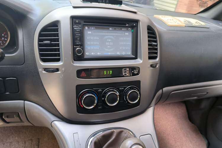 Used FORTHING Lingzhi 2014 M5 Q3 2.0L 7-seat Long-Wheelbase Comfort Version Audio And AC Panel
