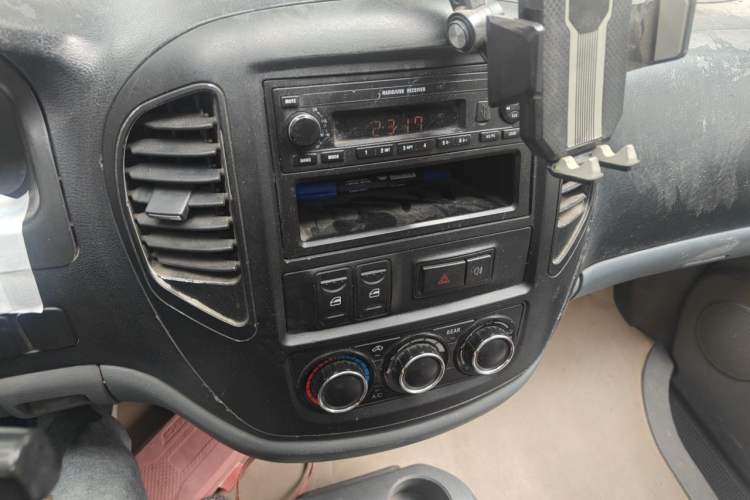 Used FORTHING Lingzhi 2014 V3 1.5L 7-Seater Standard Model II Audio And AC Panel