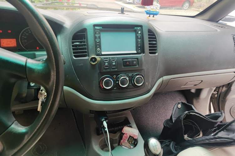 Used FORTHING Lingzhi 2014 V3 1.5L 7-Seater Comfort Model Audio And AC Panel