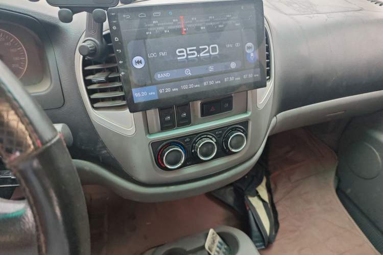 Used FORTHING Lingzhi 2014 M3 1.6L 7-Seater Comfort Model Audio And AC Panel