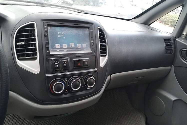 Used FORTHING Lingzhi 2014 V3 1.5L 5-seat Standard Model I Audio And AC Panel