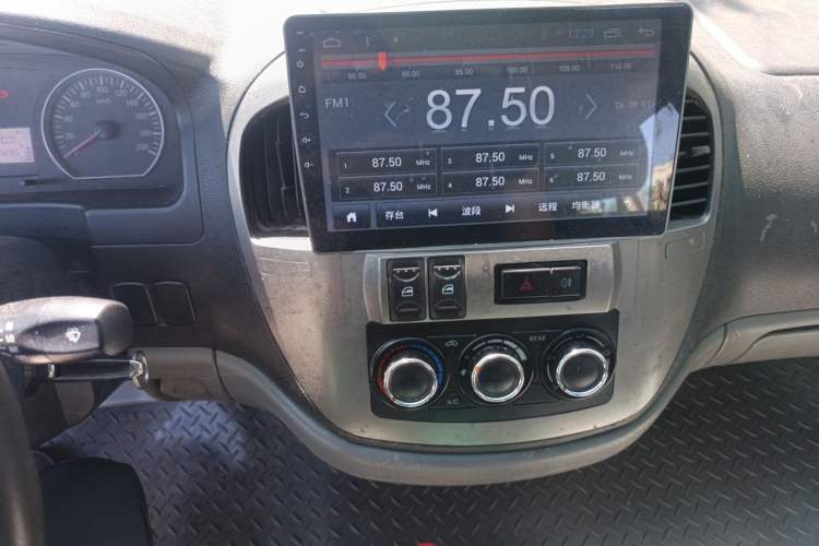 Used FORTHING Lingzhi 2014 V3 1.5L 7-Seater Luxury Model Audio And AC Panel