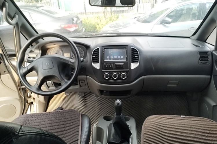 Used FORTHING Lingzhi 2014 V3 1.5L 5-seat Standard Model I Center Console