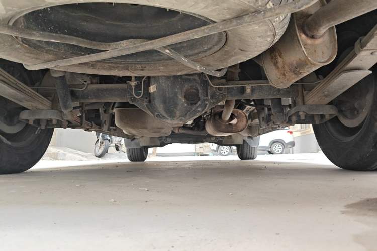 Used FORTHING Lingzhi 2014 M3 1.6L 7-Seater Comfort Model Chassis Rear