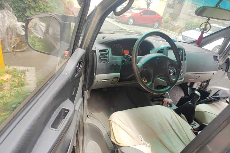 Used FORTHING Lingzhi 2014 V3 1.5L 7-Seater Comfort Model Driver Seat