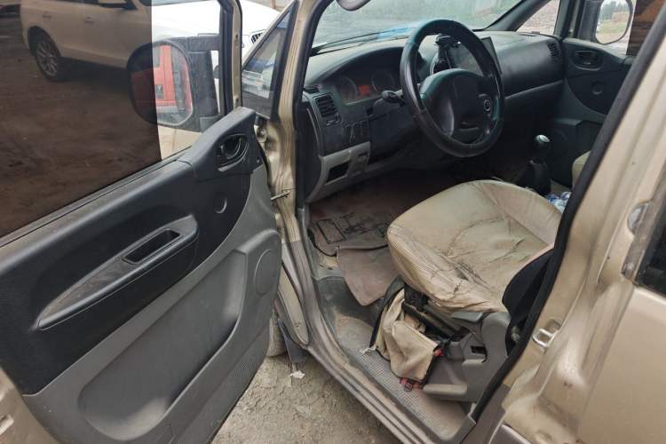 Used FORTHING Lingzhi 2014 M3 1.6L 7-Seater Comfort Model Driver Seat