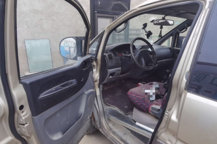Used FORTHING Lingzhi 2014 V3 1.5L 7-Seater Comfort Model Driver Seat