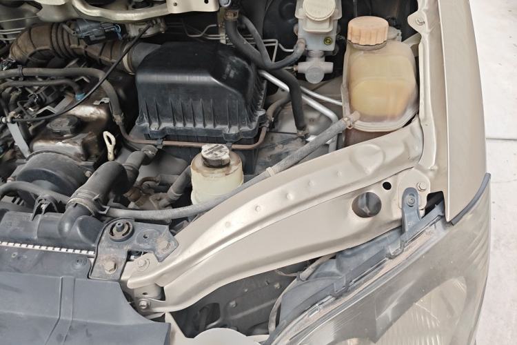 Used FORTHING Lingzhi 2014 M3 1.6L 7-Seater Comfort Model Engine Bay
