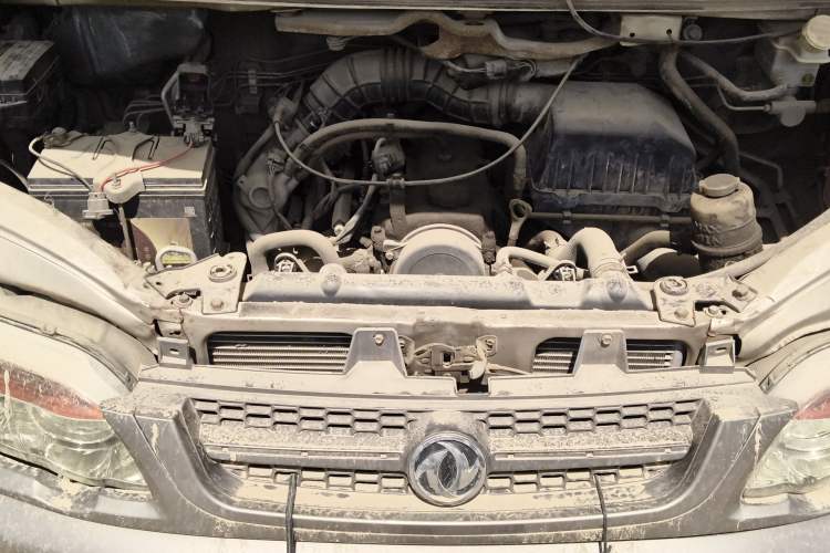 Used FORTHING Lingzhi 2014 V3 1.5L 7-Seater Luxury Model Engine Bay