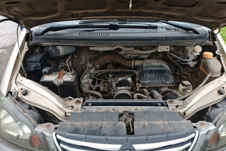 Used FORTHING Lingzhi 2014 M3 1.6L 7-Seater Comfort Model Engine Bay