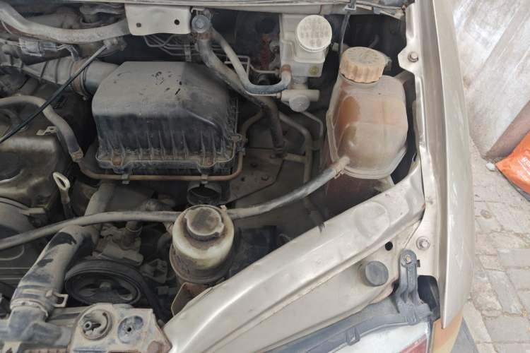 Used FORTHING Lingzhi 2014 V3 1.5L 7-Seater Standard Model II Engine Bay Left