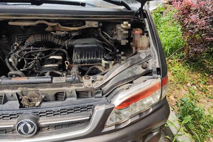 Used FORTHING Lingzhi 2014 V3 1.5L 7-Seater Comfort Model Engine Bay Left
