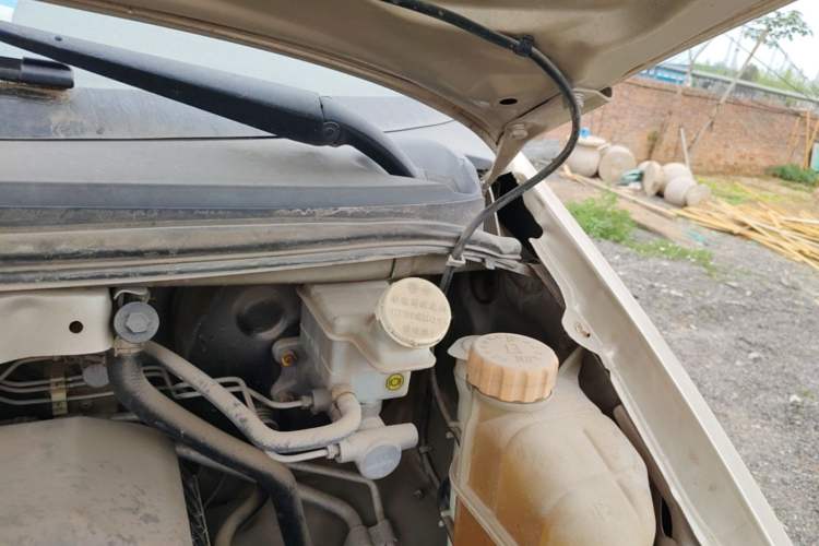 Used FORTHING Lingzhi 2014 V3 1.5L 5-seat Standard Model I Engine Bay Left