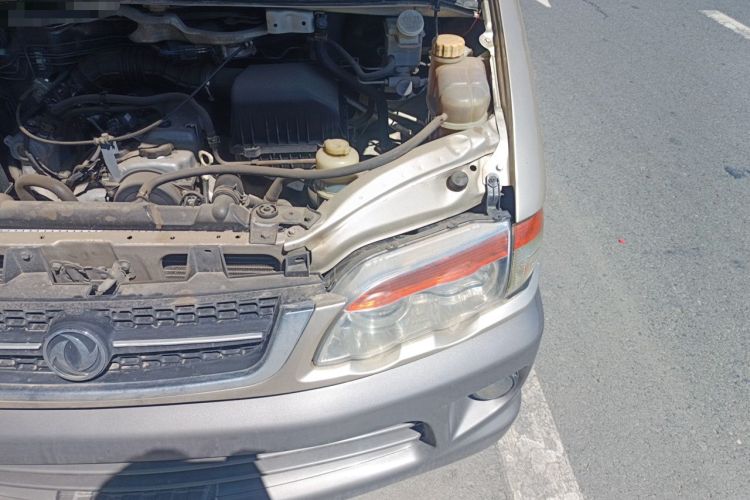 Used FORTHING Lingzhi 2014 V3 1.5L 7-Seater Luxury Model Engine Bay Left