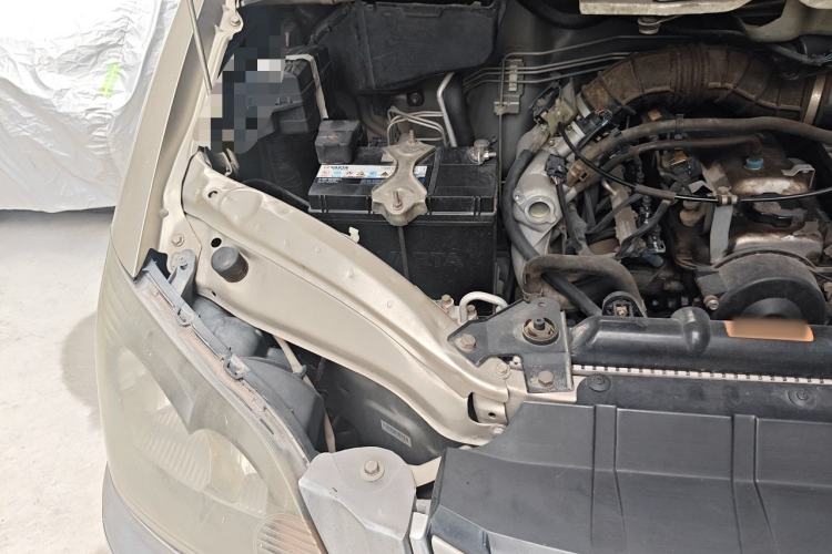 Used FORTHING Lingzhi 2014 M3 1.6L 7-Seater Comfort Model Engine Bay Right