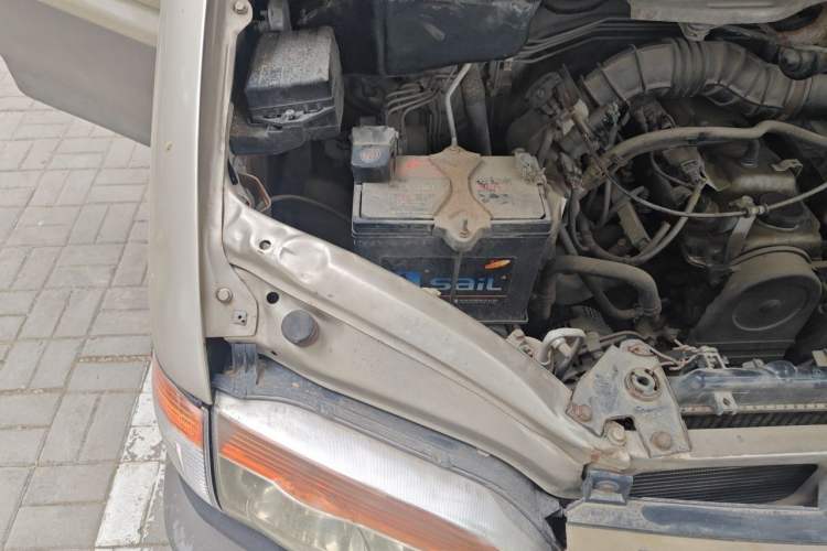 Used FORTHING Lingzhi 2014 V3 1.5L 7-Seater Standard Model II Engine Bay Right