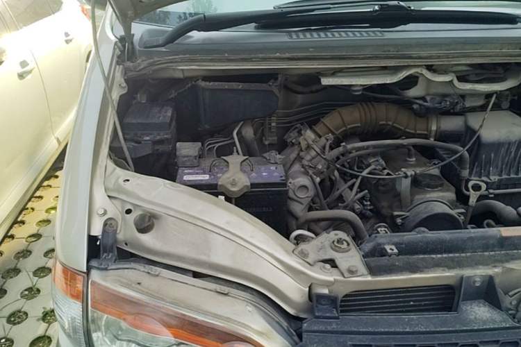 Used FORTHING Lingzhi 2014 V3 1.5L 5-seat Standard Model I Engine Bay Right