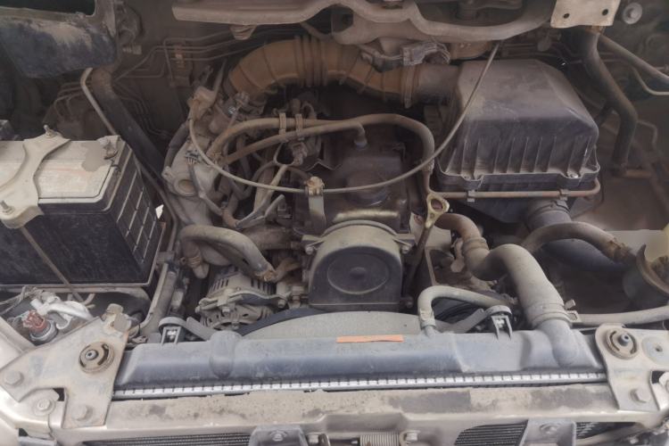 Used FORTHING Lingzhi 2014 V3 1.5L 7-Seater Comfort Model Engine Bay