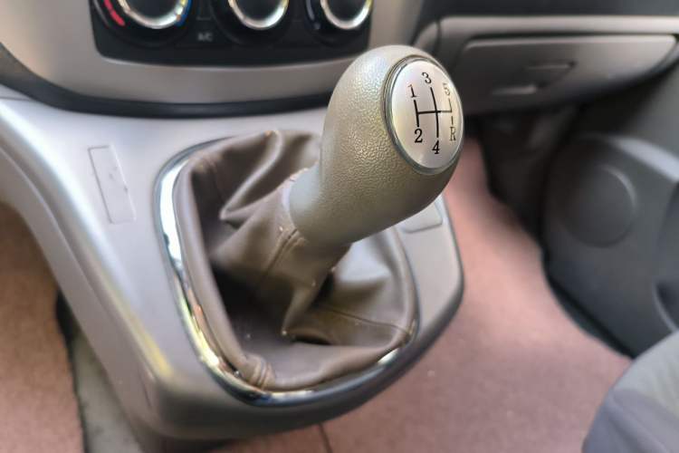 Used FORTHING Lingzhi 2014 M5 Q3 2.0L 7-seat Long-Wheelbase Comfort Version Gear Lever
