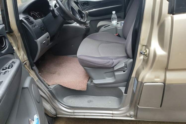 Used FORTHING Lingzhi 2014 M5 Q3 2.0L 7-seat Long-Wheelbase Comfort Version Left Front Seat