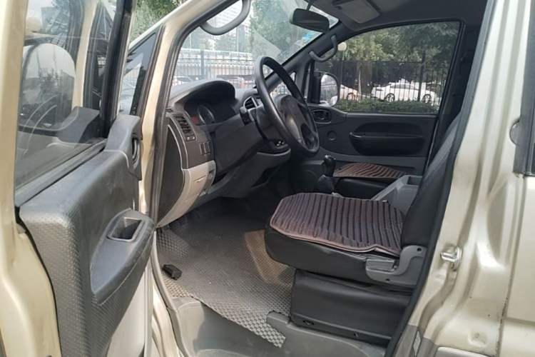 Used FORTHING Lingzhi 2014 V3 1.5L 5-seat Standard Model I Left Front Seat