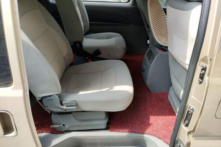 Used FORTHING Lingzhi 2014 V3 1.5L 7-Seater Luxury Model Left Rear Seat