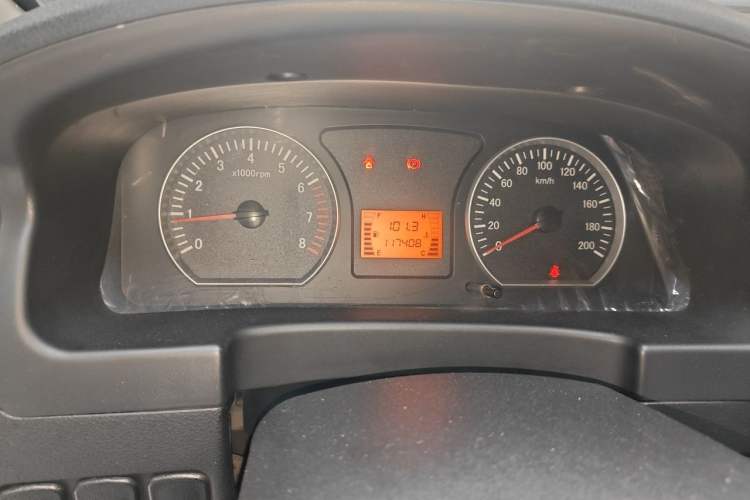 Used FORTHING Lingzhi 2014 M3 1.6L 7-Seater Comfort Model Odometer Close Up