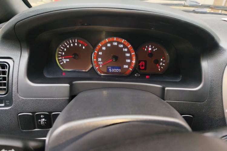 Used FORTHING Lingzhi 2014 M5 Q3 2.0L 7-seat Long-Wheelbase Comfort Version Odometer Close Up